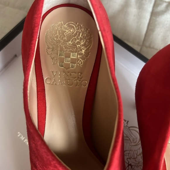 NWOT VINCE CAMUTO bootie heels - Picture 3 of 6